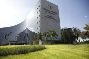 TST destina R$ 10,39 milhões à compra de 30 sedãs híbridos de luxo