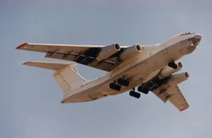 Avião russo de companhia sancionada pelos EUA deixa Brasília e chega a Caracas