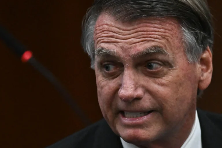 Moraes solicita a Zanin que marque julgamento de Bolsonaro e mais sete acusados no STF