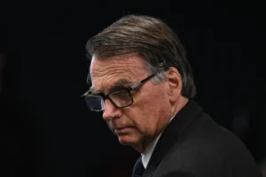 Bolsonaro realiza exames em Brasília após episódios de falta de ar e soluços