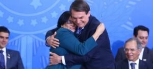 STF libera visita de Damares a Bolsonaro na véspera do julgamento