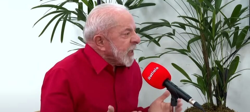 Lula reconhece influência de Bolsonaro e afirma que Tarcísio só é competitivo com apoio do ex-presidente - Imagem do artigo