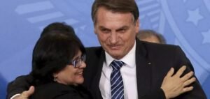 Damares diz que Bolsonaro mantém serenidade apesar de crises de soluço