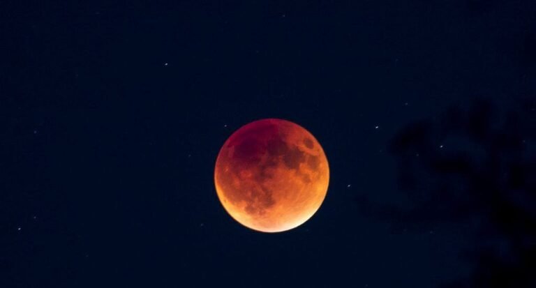 Eclipse lunar de 7 para 8 de setembro terá “Lua de Sangue” observável em grande parte do planeta