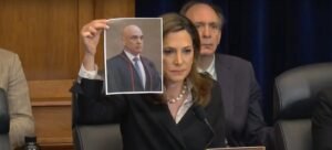 Deputada dos EUA cobra Moraes e diz que povo, não “elites corruptas”, deve escolher líder do Brasil