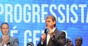 Tarcísio intensifica articulação por anistia enquanto União Brasil e PP deixam base do governo Lula