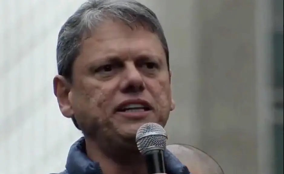 Tarcísio pressiona Câmara por anistia e critica Moraes em ato na Avenida Paulista - Imagem do artigo