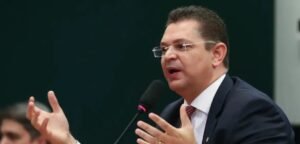 Líder do PL cobra que Gilmar Mendes limite comentários políticos e se atenha aos autos