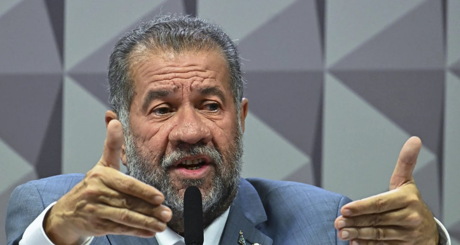 Lupi rejeita participação em fraude no INSS, isenta Lula e atribui falhas à autarquia durante CPMI - Imagem do artigo