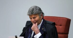 Fux defende anulação de ação contra Bolsonaro e questiona competência do STF