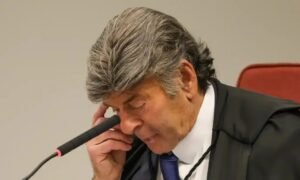 Fux vota por anular processo contra Bolsonaro e questiona competência do STF