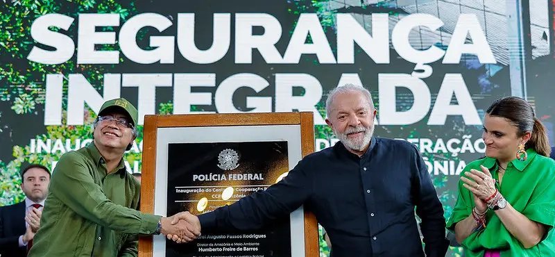 Gustavo Petro defende legalização mundial da cocaína durante evento com Lula em Manaus - Imagem do artigo