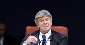 Fux aponta sete nulidades e diverge de Moraes em julgamento de Bolsonaro no STF