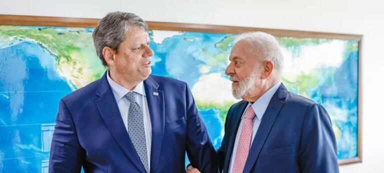 Lula chama governador Tarcísio de “serviçal de Bolsonaro” e promete barrar anistia de 8 de Janeiro