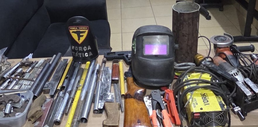Polícia Militar desmonta fábrica clandestina de armas em Alvorada - Imagem do artigo
