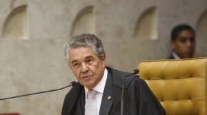 Marco Aurélio classifica presença de Barroso em sessão como “extravagante” e diz que seguiria voto de Fux