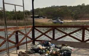 Vereador pede intervenção urgente para conter depredações no Píer do Lago do Manuel Alves