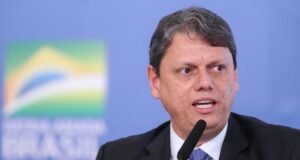 Tarcísio diz que “missão foi cumprida” ao garantir urgência da anistia na Câmara