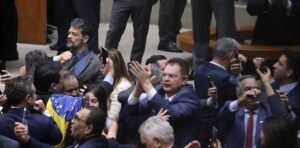 Câmara aprova urgência para projeto de anistia; confira o voto de cada deputado