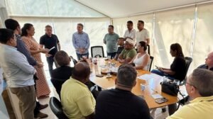 Vereadores de Palmas assinam manifesto contra impeachment e reforçam apoio a Eduardo Siqueira