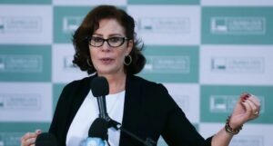 PF encerra inquérito e descarta coação de Carla Zambelli contra STF