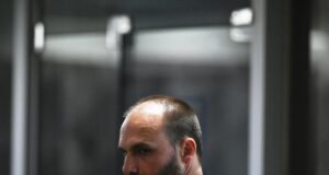 Hugo Motta veta indicação de Eduardo Bolsonaro à liderança da minoria e mandato pode ser cassado