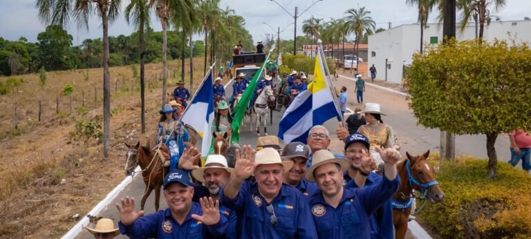 Governador Laurez Moreira prestigia cavalgada que encerra ExpoMurici 2025 em Muricilândia