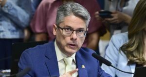 Relator da PEC da Imunidade aponta proteção a crimes graves e pede rejeição no Senado