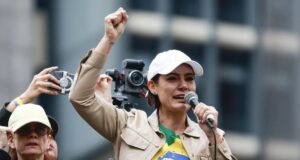 Michelle Bolsonaro diz que atuará como “leoa” em defesa de conservadores diante da condenação do ex-presidente