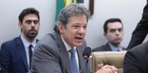 Troca de insultos e críticas a impostos domina audiência com Haddad na Câmara