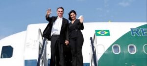 Michelle Bolsonaro descarta disputar a Presidência em 2026 e afirma que será porta-voz do marido