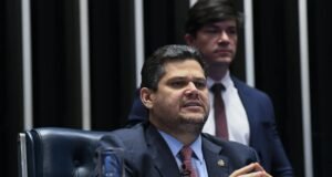 Alcolumbre pede ao STF que mantenha composição atual da Câmara nas eleições de 2026