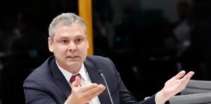 PT solicita substituição de relator em processo contra Eduardo Bolsonaro no Conselho de Ética