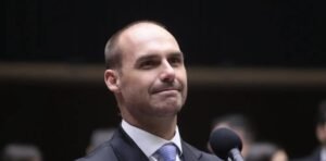 Oposição articula para adiar julgamento que pode cassar mandato de Eduardo Bolsonaro