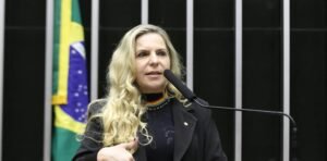 Deputada Luizianne Lins, do PT, é detida por Israel ao integrar flotilha que tentava chegar a Gaza