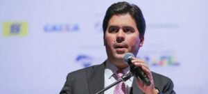 PP afasta André Fufuca do comando partidário após ministro reafirmar apoio a Lula