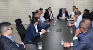 Governador Laurez recebe comitiva de Dianópolis e promete apoiar novas demandas da região Sudeste