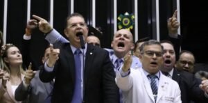 Líder do PL agradece atuação de Tarcísio contra MP da Taxação; governador nega participação