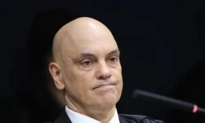 Críticas a Alexandre de Moraes ganham força após recuo em processo contra Filipe Martins