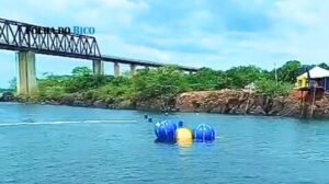 Equipe retira caminhão submerso desde desabamento da ponte JK após nove meses