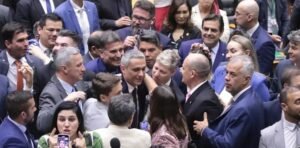 Câmara suspende ação penal contra Gustavo Gayer; confira o voto de cada deputado