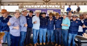 Laurez Moreira fortalece presença no Bico do Papagaio com apoio de Jair Farias em cavalgada de Ananás