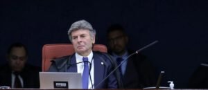 Fux diverge novamente no STF, absolve réus do “Núcleo de Desinformação” e critica rumos da Corte