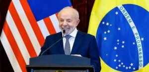 Lula critica empresários que reclamam de juros e incentiva busca de negócios no exterior