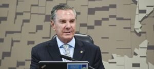 Defesa de Collor atribui a Moraes desligamento de tornozeleira a falha na bateria