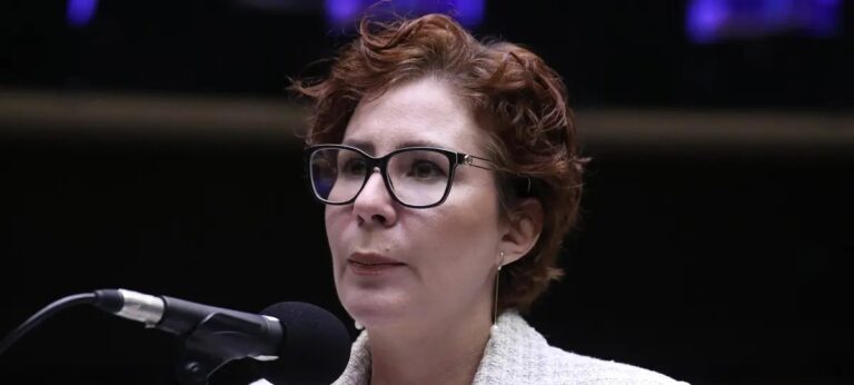 STF manda executar pena de 5 anos e 3 meses da deputada Carla Zambelli