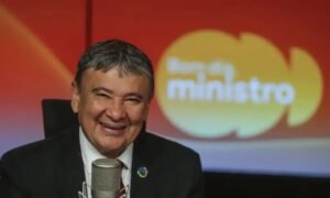 Wellington Dias argumenta que trocou ordem de fala sobre substituir carteira de trabalho por cartão do Bolsa Família