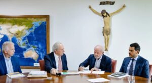 Lula envia ao Congresso projeto de lei que endurece punição a facções criminosas