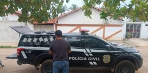 Homem é preso em flagrante após empurrar companheira da boleia de caminhão em Alvorada