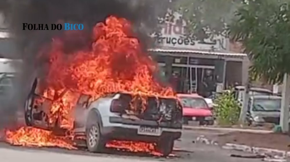 Incêndio destrói veículo no cruzamento das avenidas Castelo Branco e Araguaia, em Araguatins - Imagem do artigo original